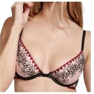 Victoria's Secret 32DD Very Sexy heart embroidered demi underwire bra BC3 3210